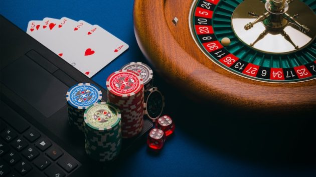 Poker - Game bai truc tuyen, doi thuong cuc cao